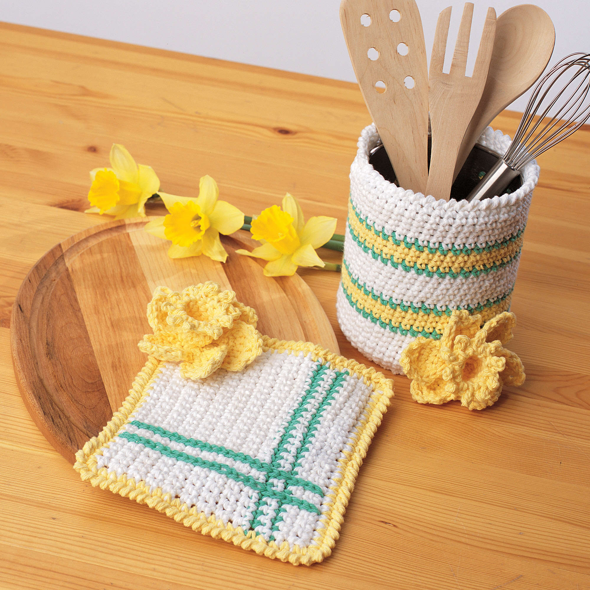 Free Easy Bernat Springtime Kitchen Accessories Crochet Pattern | Yarnspirations